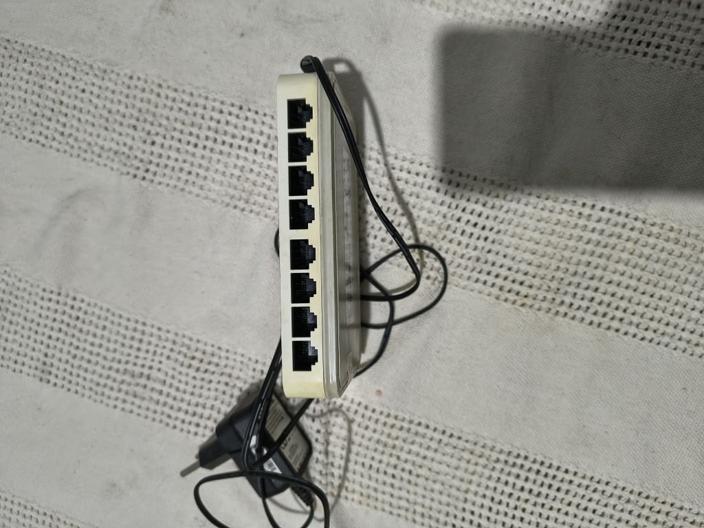 Switch de Rede 8 Portas com Fonte