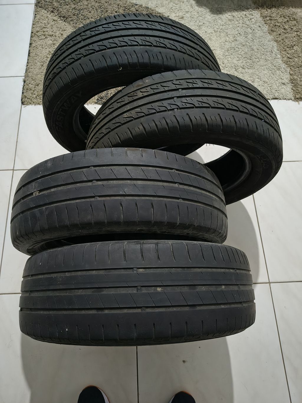 Jogo de Pneus 185/60 R15