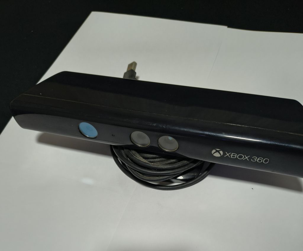 Sensor Kinect Xbox 360 + Jogo Kinect Sports Ultimate Collection (2 Discos)