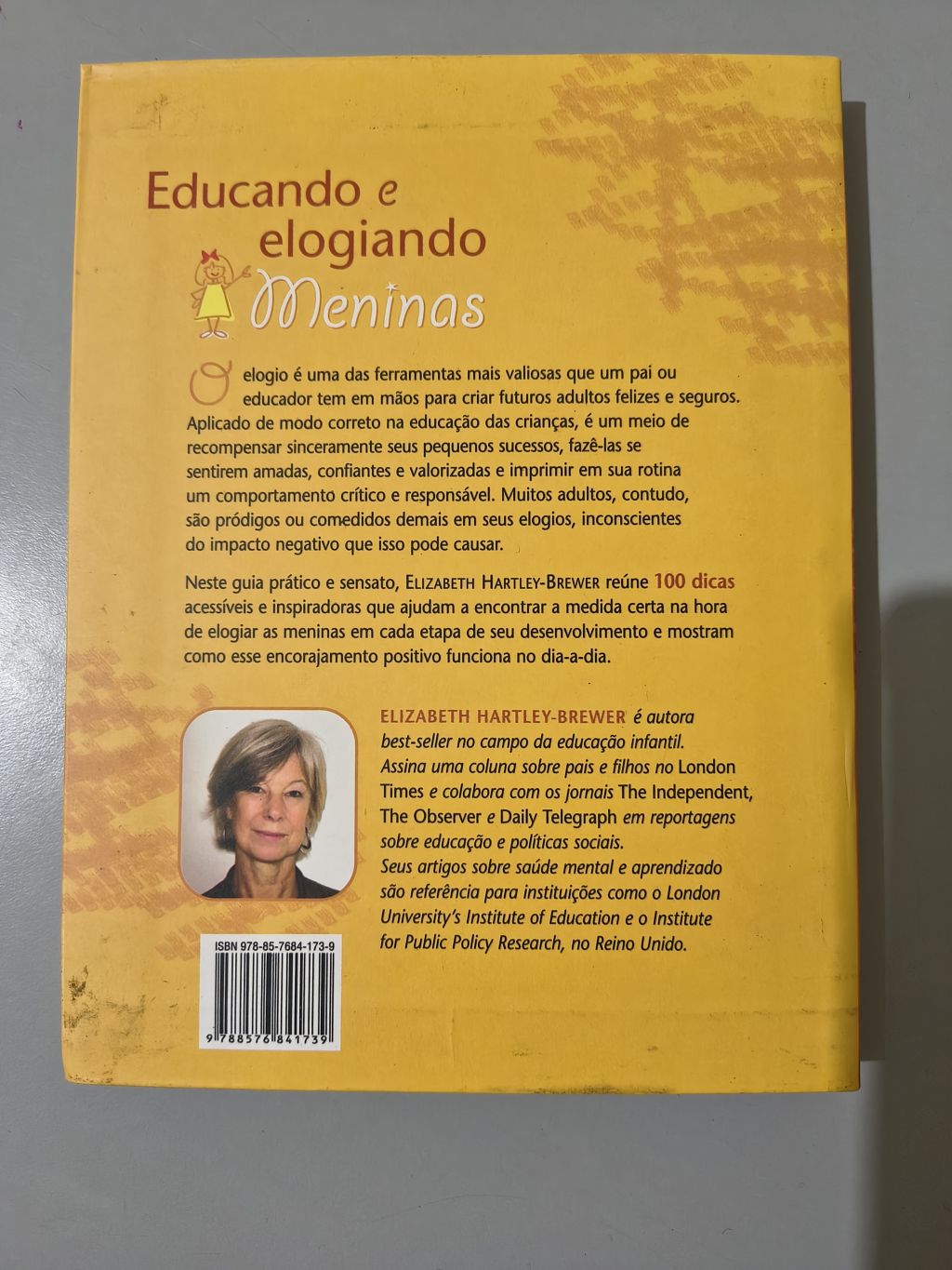 Educando e Elogiando Meninas - Elizabeth Hartley-Brewer